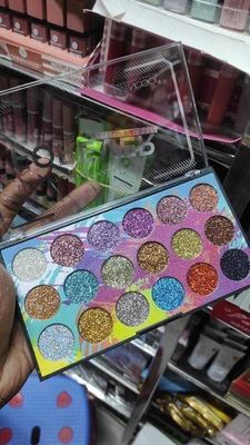 seven cool 18 colour glitter pallet_img_0