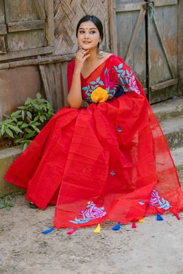 হাফসিল্ক শাড়ীতে এমব্রডাড়ী কাজ করা_img_3
