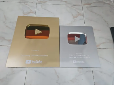 samne pichone same silver play button show piece for using studio decoration,room decoration play show piece,logo ad silver colour_img_5