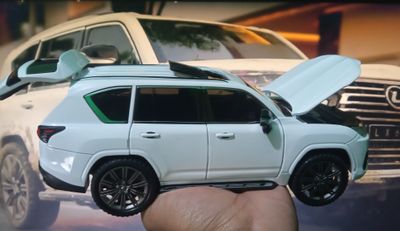 Lexus LX 600 1:24 Scale Alloy Model Car_img_1
