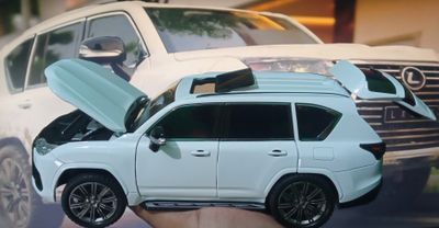 Lexus LX 600 1:24 Scale Alloy Model Car_img_2