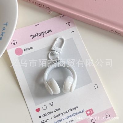 Three dimensional headset keychain_img_2