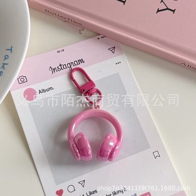 Three dimensional headset keychain_img_3