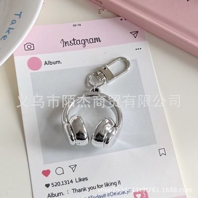 Three dimensional headset keychain_img_5