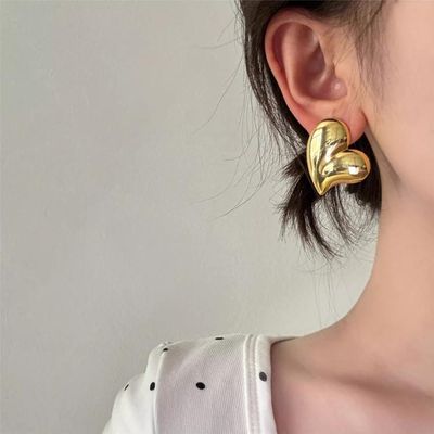 Vintage metal golden Heart shape earrings_img_2