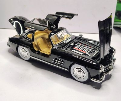 Mercedes-Benz 300-SL Alloy Model Car Door-Openable 1:24 Scale_img_1