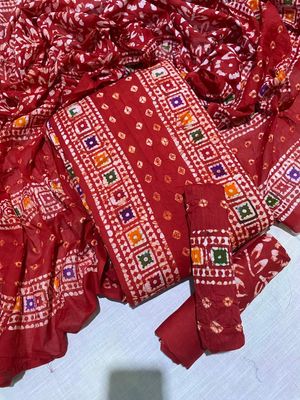 প্রিমিয়াম চুন্দ্রি বাটিক থ্রি পিস (LF-TP-783)_img_0