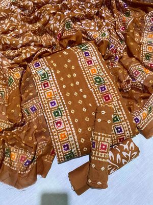 প্রিমিয়াম চুন্দ্রি বাটিক থ্রি পিস (LF-TP-790)_img_0