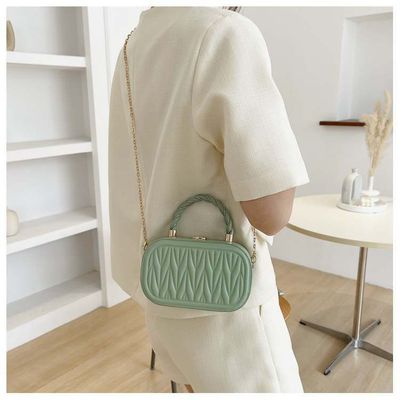 Cross border fashion chain hand-held single shoulder box bagAvailable in stock Material: PU leather Size: Width: 19 cm Height: 12 cm_img_2