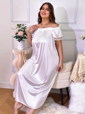Plus Size Chic Nightdress - Luxurious Lace Trim_img_2