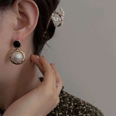 Retro Gold Texture Fragrant Earrings_img_3