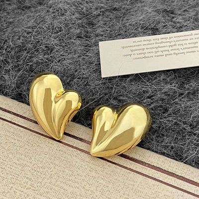 Vintage metal golden Heart shape earrings_img_0