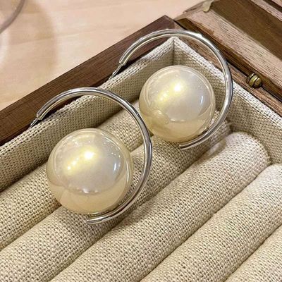 French retro temperament large pearl earrings,Color: Silver and golden_img_1
