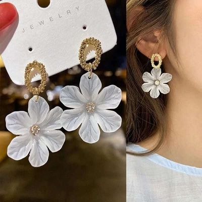 White korean Transferrent earrings_img_0