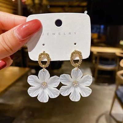 White korean Transferrent earrings_img_1