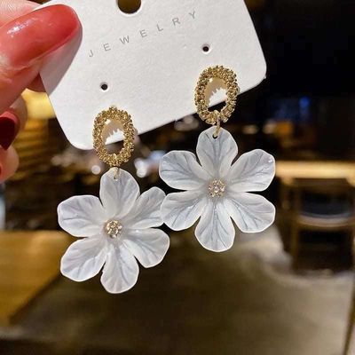 White korean Transferrent earrings_img_3