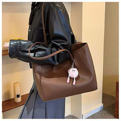Vintage style handbag Available in stock Material: PU leatherInterior: Interior Zipper packet_img_2