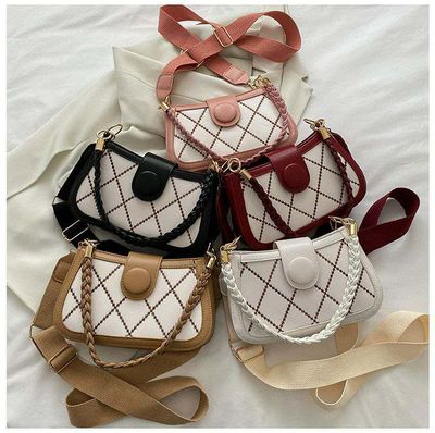PU leather Plaid Chick Design Underam Bag Available in stock Material: PU leather Closer type: ZipperSize: Width: 23 cm , height: 14 cm_img_0