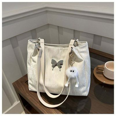 Popular Butterfly Tote Big with cute pendent Material: PU LeatherCloser type: Zipper_img_3