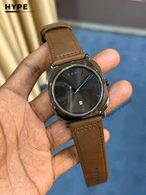 TOMI T-084 Men's Leather Belt Quartz Watch With Date (Black)_img_1