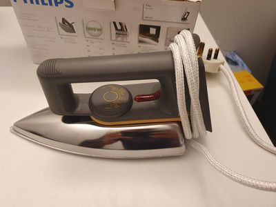 Philips Classic 750W Dry Iron (HD1172)_img_4