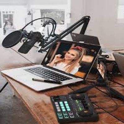 MAONOCASTER Lite Live Streaming Bundle: All-In-One Podcast Production Studio Comes With Digital Audio Interface+ Condenser Mic+ Headphone_img_3