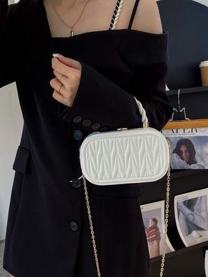 Cross border fashion chain hand-held single shoulder box bagAvailable in stock Material: PU leather Size: Width: 19 cm Height: 12 cm_img_0