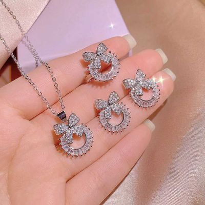 Round bow Zircon pendent_img_0