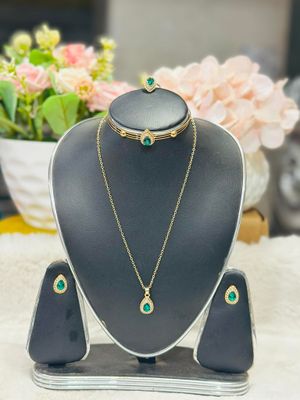 NacklaNacklace, earring, finger ring & bracele colour- Golden, Red, Green_img_3