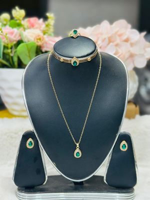 NacklaNacklace, earring, finger ring & bracele colour- Golden, Red, Green_img_5