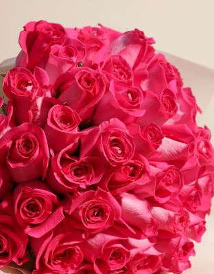 Charming Fuchsia Roses Bouquet |_img_2