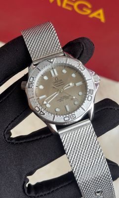 Omega 007 silver dial_img_1