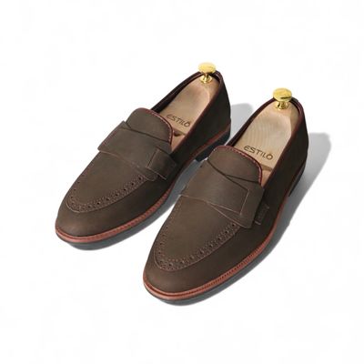 𝐓𝐡𝐞 𝐍𝐮𝐛𝐮𝐜𝐤 𝐑𝐞𝐠𝐞𝐧𝐭 𝐏𝐞𝐧𝐧𝐲 𝐋𝐨𝐚𝐟𝐞𝐫 (𝐁𝐫𝐨𝐰𝐧)_img_1