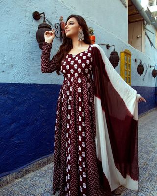 স্টাইলিশ থ্রি পিস গ্রাউন সেট_img_2