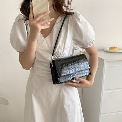 Glossy crocodile print shoulder bag_img_1