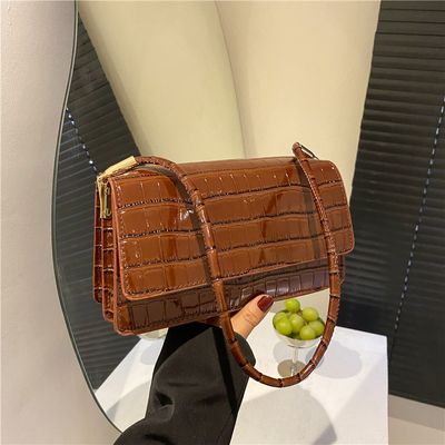 Glossy crocodile print shoulder bag_img_2