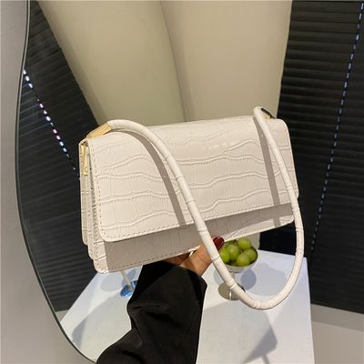 Glossy crocodile print shoulder bag_img_5