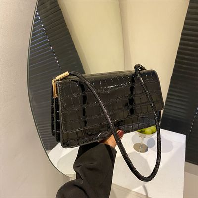 Glossy crocodile print shoulder bag_img_6