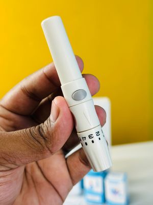 GearUP BGM-20 Diabetes Measuring Machine/ Blood Glucose Meter With 25 Test Strips_img_2