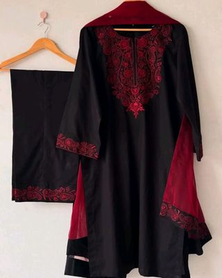 Sequence Embroidery Three Piece_img_0