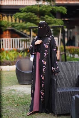 Muslima Dubai Embroidered Burqa Set – Full 5-Piece Premium Collection_img_5