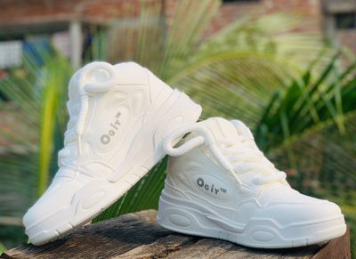Step Up in Style with Ogiy White Sneakers_img_2