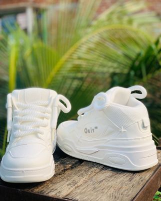 Step Up in Style with Ogiy White Sneakers_img_1