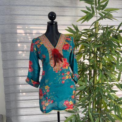 Emerald Bloom Embroidered Floral Kurti_img_1