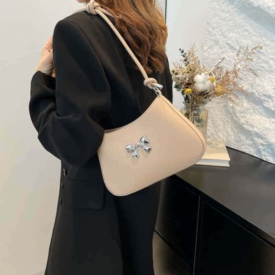 Silver Bow knotted strap hand bag👜_img_3