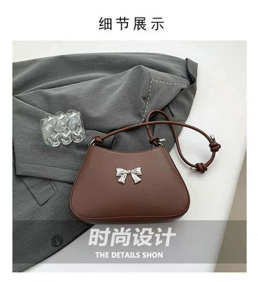Silver Bow knotted strap hand bag👜_img_8