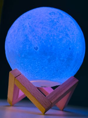 Rechargeable 3D Moon Lamp With Remote -18 CM 3D মুন লাইট রিমোট কন্ট্রোল।_img_3