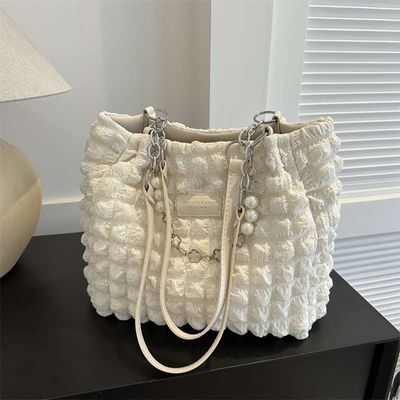 Gentle, fashionable, simple pleated single shoulder bag Available in stockColour: Pink and whiteMaterial: Fabric Size : Width: 30 cm Length: 22 cm_img_0