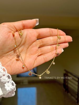 Snowflake charm neckpiece_img_0