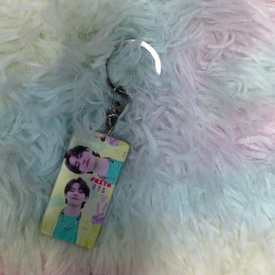 Taehyung (V) Yellow Dress Keyring_img_0